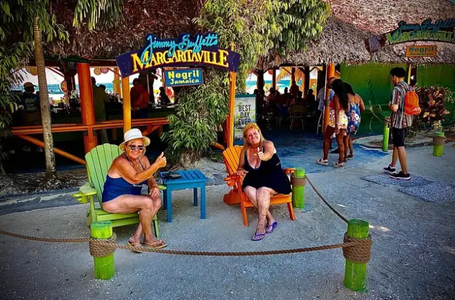 Cliff Diving in Negril: Rick's Café und Seven Mile Beach