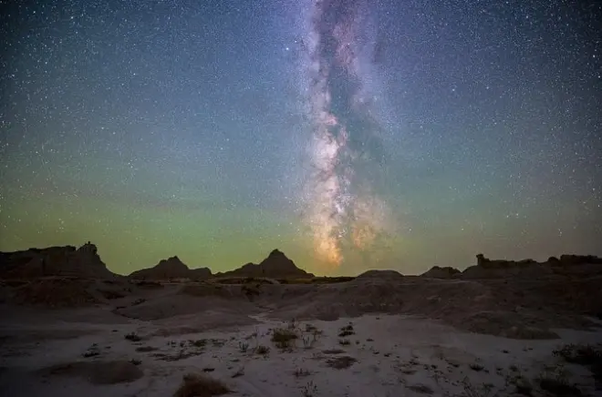 Coucher de soleil et étoiles dans les Badlands avec vue privée