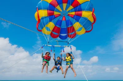Feel the rush as you parasail above aruba’s northern coast, spotting turtles and shipwrecks. includes all equipment, 12-minute flight, and easy beach check-in.