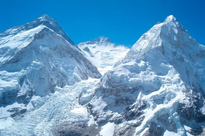 Vivez le trek du camp de base de l’everest, découvrez namche bazaar, le parc national de sagarmatha et les villages sherpas. aventure guidée avec conseils locaux.