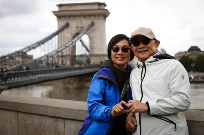 Budapest Private Tour with Photos: Parliament & Chain Bridge