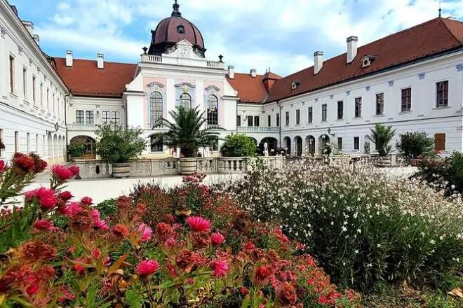 Gödöllő Schloss Privattour ab Budapest mit Pferdeshow