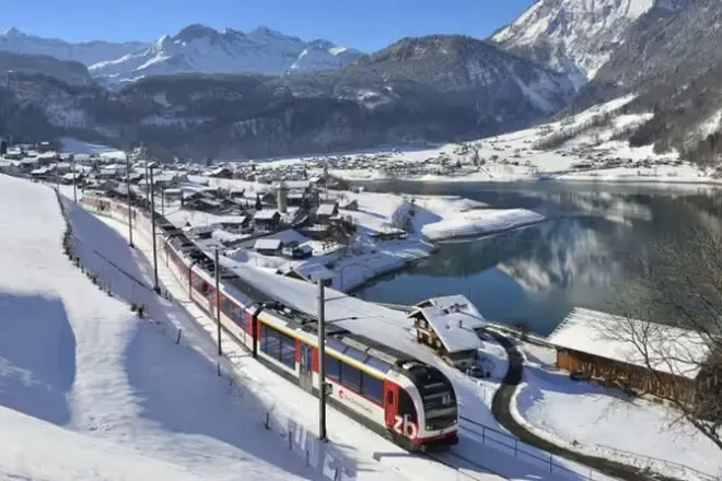 Bern to Interlaken & Lucerne: GoldenPass Panoramic Train