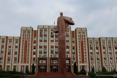 Transnistrien ab Chisinau: Sowjetgeschichte und Grenzübertritt