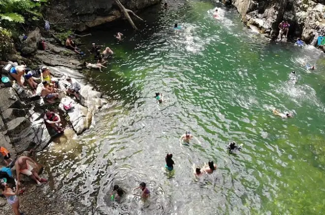 Foresta di El Yunque e spiaggia di Luquillo: Torre, cascate, nuoto