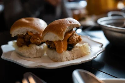 Wander auckland’s city streets with a local guide, sampling artisan bites, sweets and world-class ice cream. afternoon tour with tastings and drinks included.