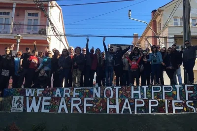 Valparaíso erleben: fahrt mit historischen standseilbahnen, spaziergänge durch viña del mars strände und street art – inklusive hoteltransfer und lokaler begleitung.