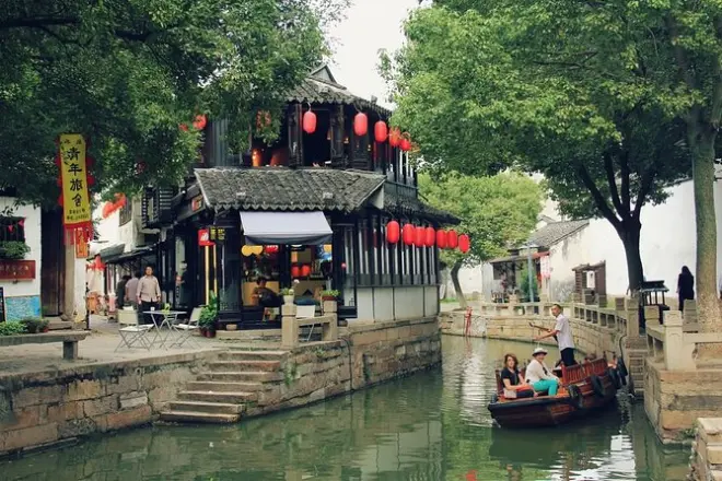 Private Suzhou tour with Tongli Water Town and gardens