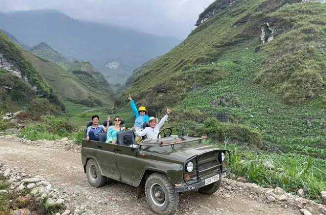 Boucle jeep 3 jours à Ha Giang avec nuits chez l’habitant