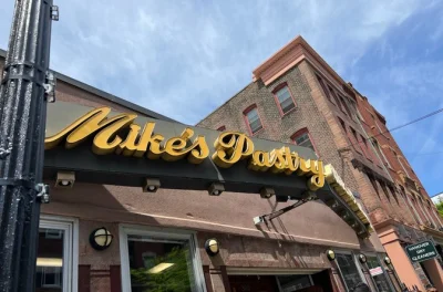 Partez à la découverte du north end de boston en dégustant café italien, pizza et les célèbres cannoli de la ville. visite guidée à pied avec toutes les dégustations incluses.