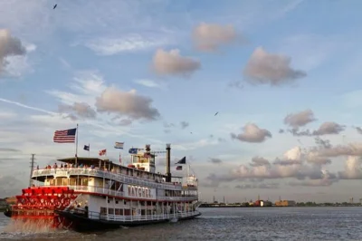 Step onto a classic riverboat in new orleans for live jazz, louisiana dinner, and a private tour—includes early boarding, reserved seating, and vip gifts.