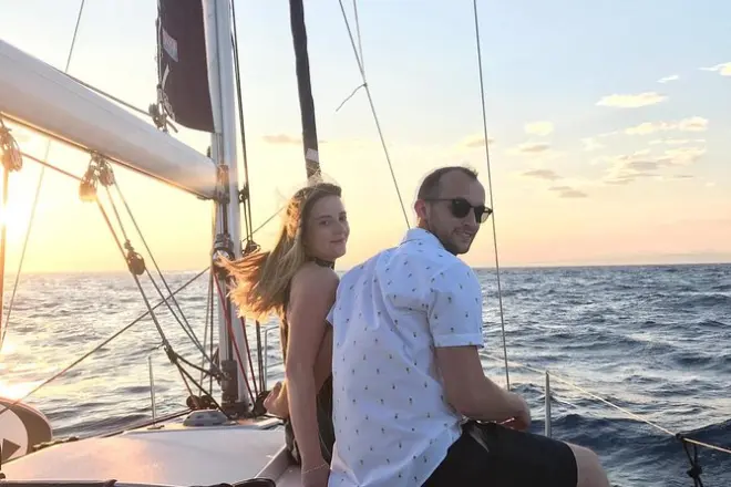 Sonnenuntergangssegeln ab Hvar zu den Pakleni-Inseln in kleiner Gruppe