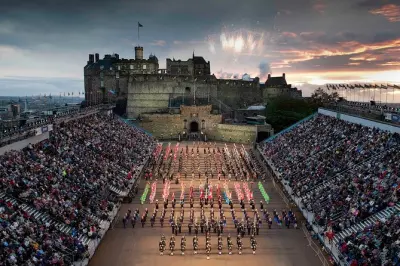 Édimbourg : Château, Chapelle Rosslyn & Dîner avec place réservée au Royal Military Tattoo