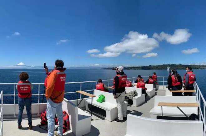 Katamaran-Tour auf dem Llanquihue-See: Vulkanblick & warme Getränke