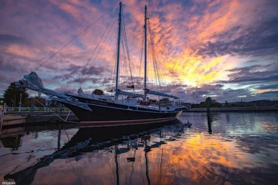 Feel the breeze on a traverse city sunset sail, tasting local wine, cocktails, and snacks as the sky changes over grand traverse bay. includes pickup and local guide.