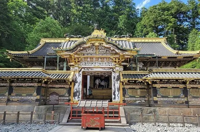 Tour privato in auto a Nikko: Cascate, santuari e Edo Wonderland