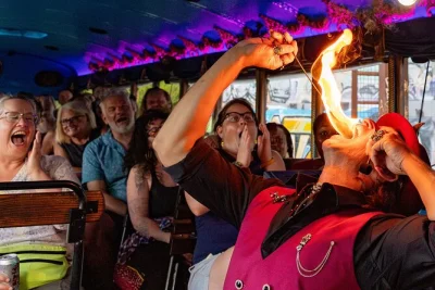 Sinta arrepios e risadas no tour de fantasmas com comédia em charlotte—explore o old settlers’ cemetery, bares assombrados, histórias de crimes reais e um show de comédia ao vivo. traga sua beb