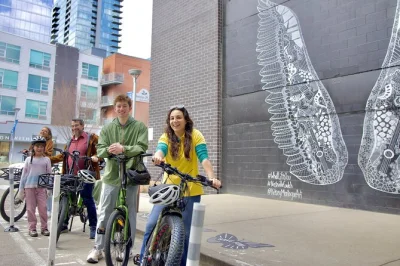Siente el ritmo de nashville en un tour en bici eléctrica por music row, el centro y sus icónicos lugares musicales. incluye bici eléctrica, casco y guía local.