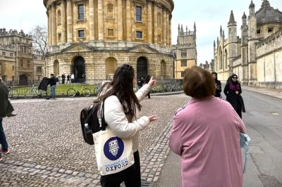 Descubre oxford real en un tour a pie sobre historias de mujeres y comunidad queer, guiado por una investigadora universitaria. ruta accesible para sillas de ruedas y cochecitos.