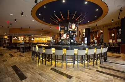 Hard Rock Cafe im Yankee Stadium: Prix-Fixe-Menü mit Getränk, Bronx
