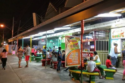 Erlebe trinidads echte nachtrhythmus bei einer 3-stündigen food-tour mit vollen portionen, lokalen klassikern wie doubles & mais-suppe plus hotelabholung in port of spain.