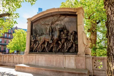 Scopri la black heritage trail di boston a beacon hill con una guida locale, in piccolo gruppo. visita i luoghi storici più importanti e termina al memoriale shaw.