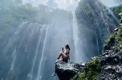 Tour à cachoeira Tumpak Sewu e caverna Tetes de Surabaya ou Malang