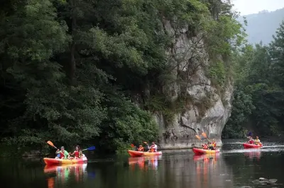 Kayaking on the Nalón river near Oviedo: 6 km with a nature guide