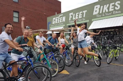 Scopri il ritmo di nashville con un tour in e-bike di gruppo ridotto, passando per ryman auditorium, il campidoglio e il country music hall of fame. guida locale e bevande incluse.