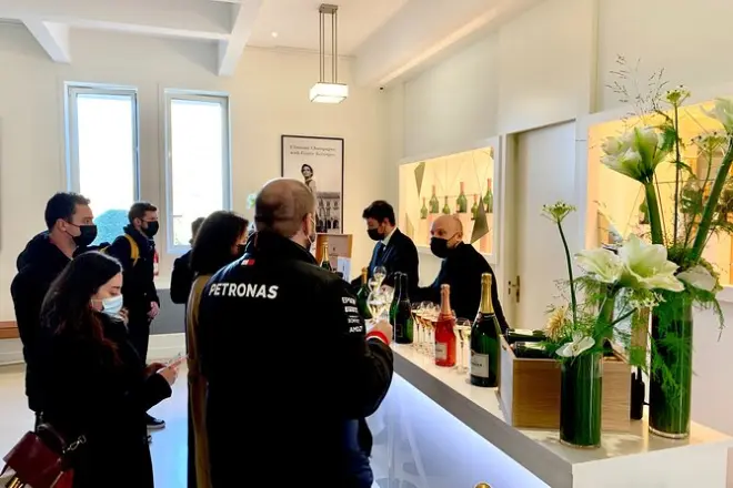 Tour privado de Champagne desde París: 2 bodegas y catedral de Reims