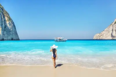 Tour privado en Zakynthos: Playa del Naufragio y cuevas Azules