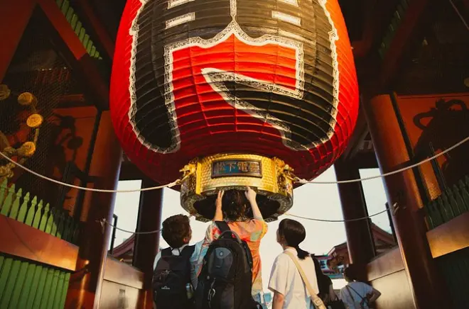 Asakusa Sensoji Temple Guided Tour: 90 Minutes Local Guide