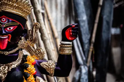 Kolkata Kumortuli Tour: Watch Idol Makers at Work