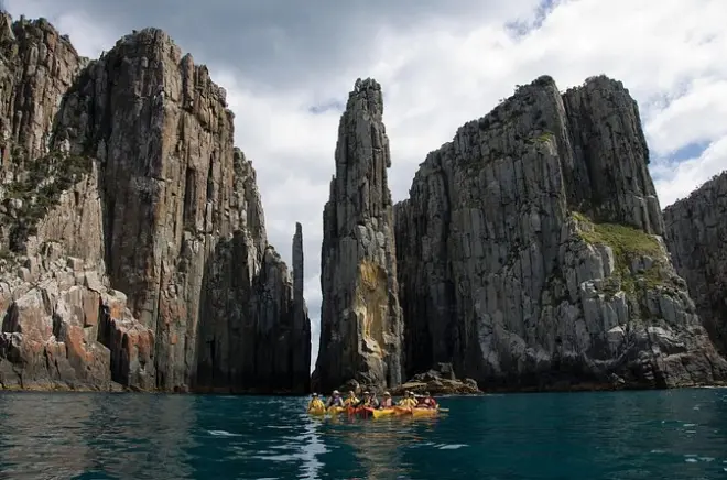 Penisola di Tasman in kayak tra scogliere e leoni marini