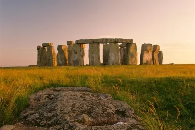 Pause at stonehenge on your way from london to southampton cruise port. includes hotel pickup, entry ticket, luggage storage, and a friendly local guide.