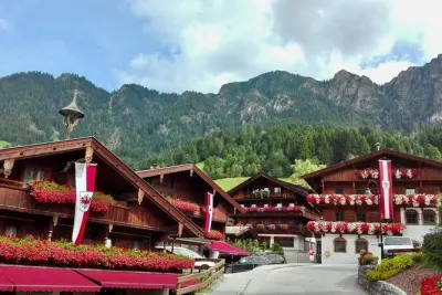 Alpine Villages Tour from Innsbruck: Cable Car & Mountain Views