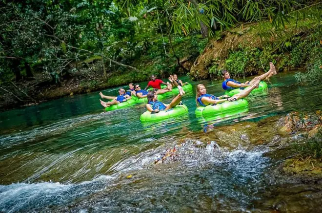Rio Bueno river tubing con trasporto privato