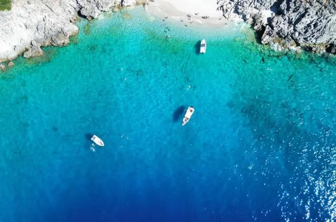 Barco privado em Himarë: Mais de 15 praias e Grama Bay