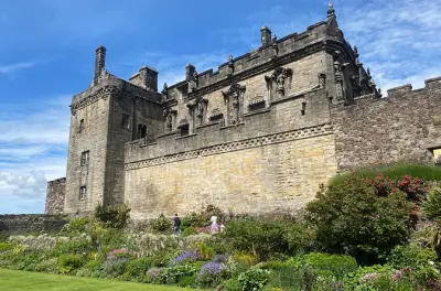Stirling Castle & Loch Lomond Tour ab Greenock: Privater Minivan