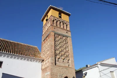 Erlebe die weißen dörfer rund um nerja bei einem tagesausflug ab málaga mit geführten spaziergängen, lokalen geschichten und entspanntem mittagessen – inklusive hotelabholung.
