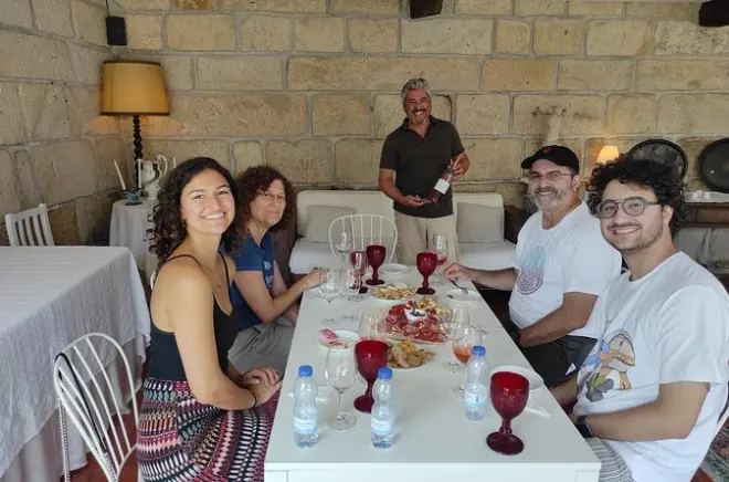 Degustação de vinho verde com 3 variedades em casa perto de Braga