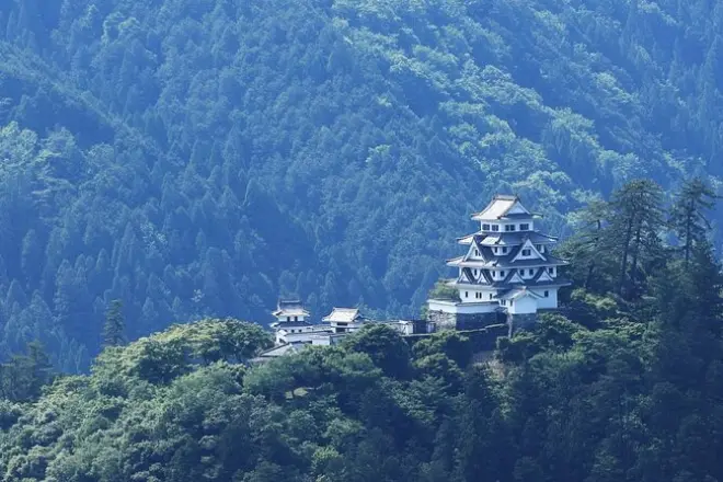 De Takayama à Gujo Hachiman : Château, musée et artisanat local