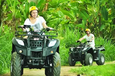 Passeio de quadriciclo em Seminyak: Pelas plantações de arroz