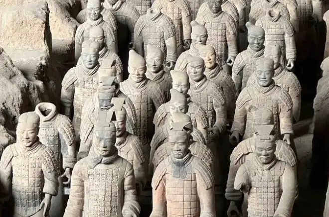 Biglietti guerrieri di terracotta: 3 fosse, quasi 8.000 figure