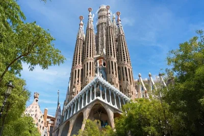 Step inside barcelona’s sagrada familia with skip-the-line entry, guided stories, and time to wander at your pace. includes english-speaking guide and priority access.