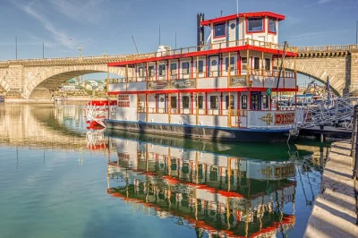 Watch sunset colors from a classic paddle wheeler on lake havasu, cruise under london bridge, sip cocktails, and hear local stories. includes climate control & bar.