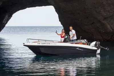 Location de bateau privé à Milos : Embarcation 5 m sans permis