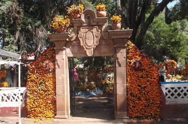 Día de Muertos en Pátzcuaro con conductor experto y llegada puntual