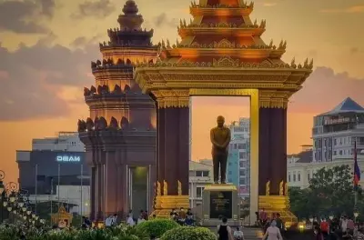 Passeio em Phnom Penh: Palácio Real, S-21 e Campos de Extermínio