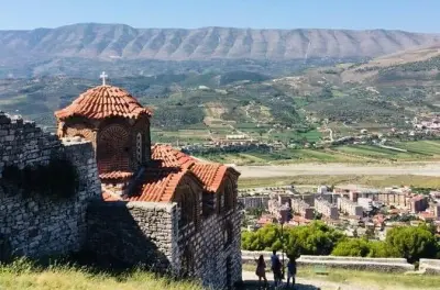 Berat patrimoine UNESCO depuis Tirana : Château, musées et déjeuner